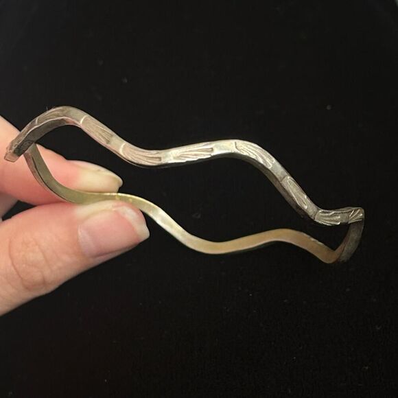 Vintage Marked 925 Sterling Wave Design Bangle Wavy Bracelet 9in-26g - Picture 4 of 6